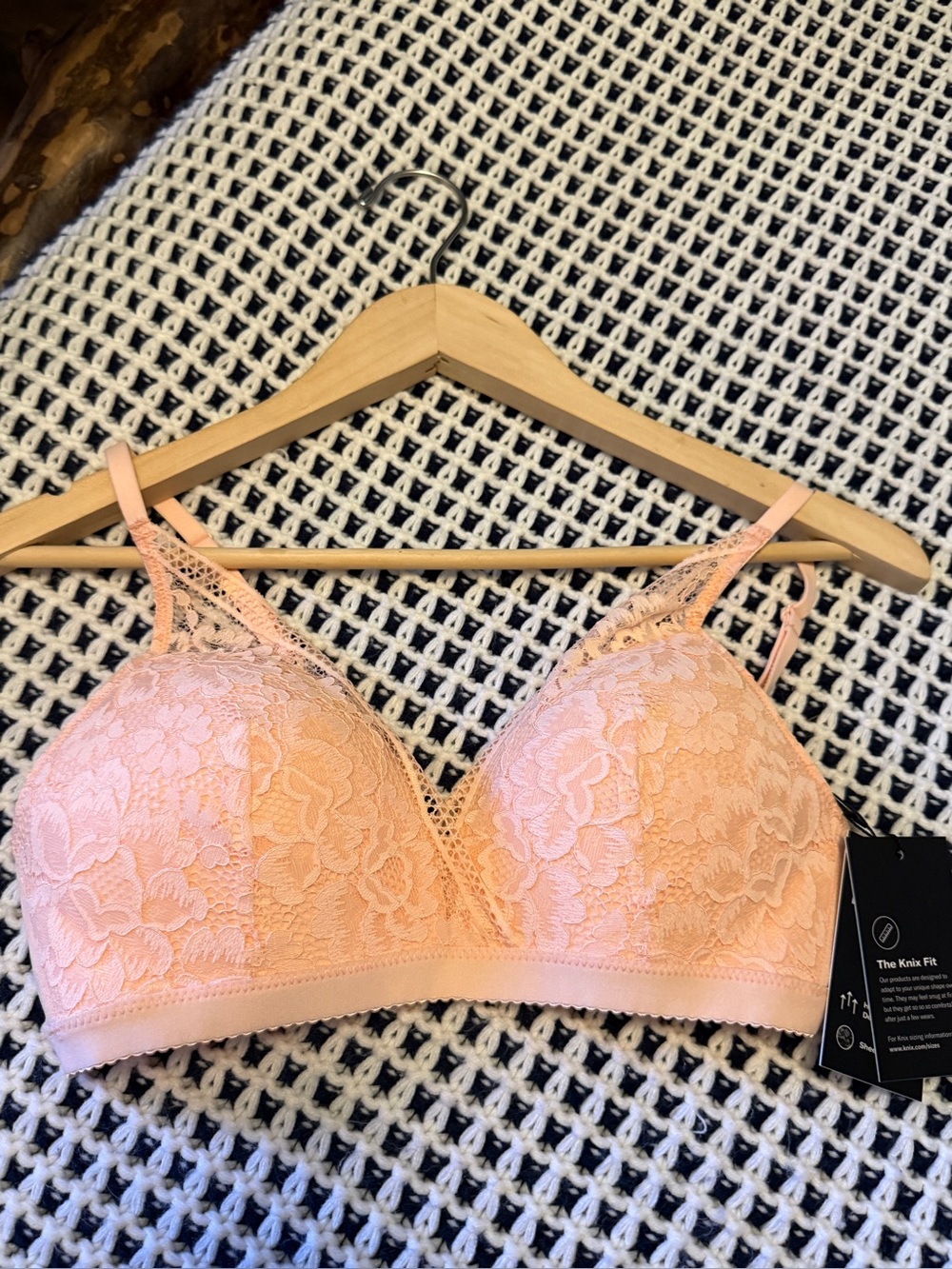 NWT* KNIX Lace Deep V Wireless Bralette in peach  - medium